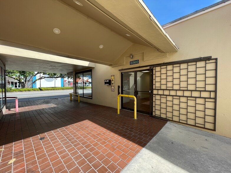 More Photos Of 3390 SW 22nd St, Miami Storefront Retail Office For Lease