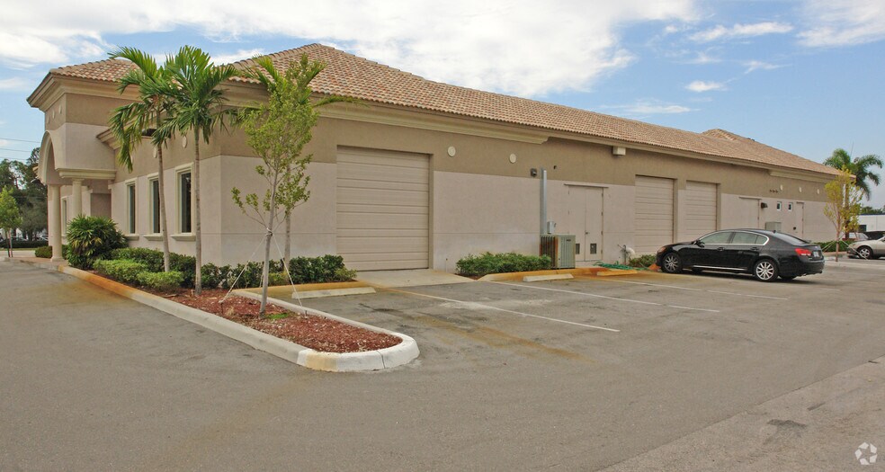 More Photos Of 290 SW 12th Ave, Deerfield Beach Showroom For Lease