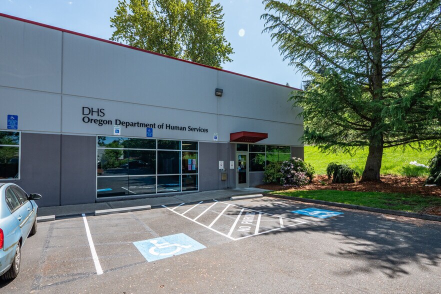 More Photos Of 4382 SE International Way, Milwaukie Flex For Sale