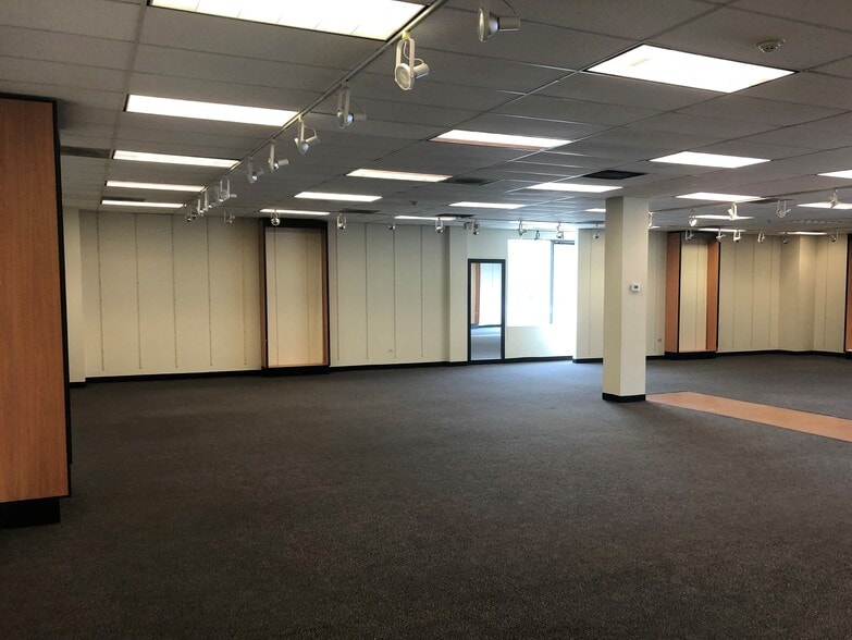 More Photos Of 8727-8735 S Cicero Ave, Hometown Unknown For Lease