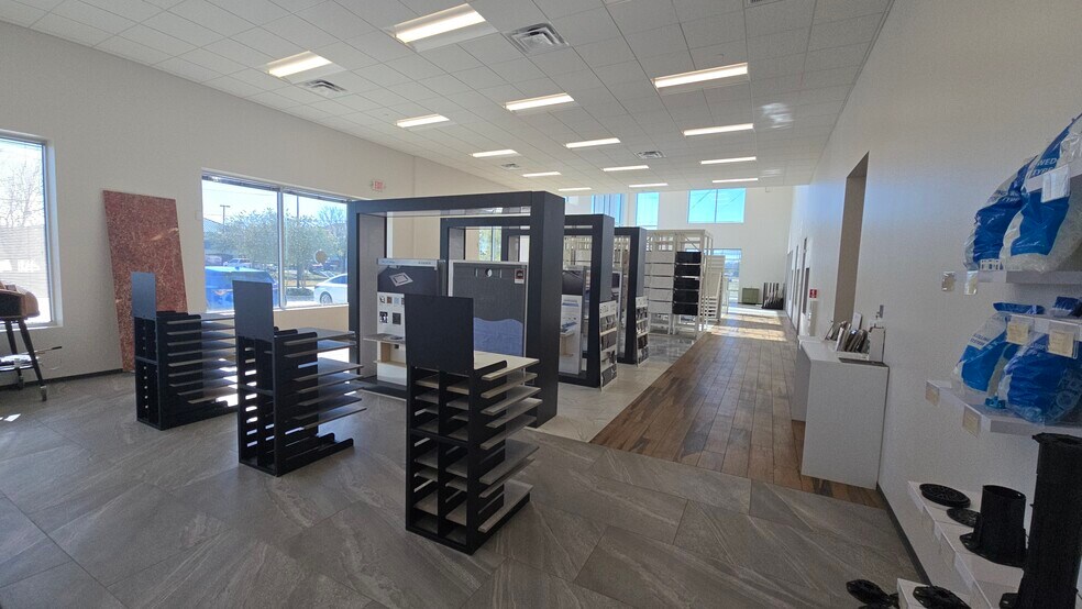 More Photos Of 5870 W Fuqua St, Houston Distribution For Lease