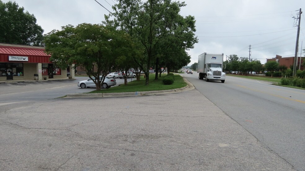 More Photos Of 803-817 E Williams St, Apex Unknown For Lease