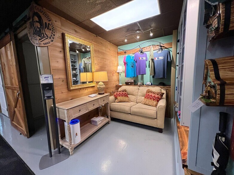 More Photos Of 213 State Park Rd, Troutman Warehouse For Lease