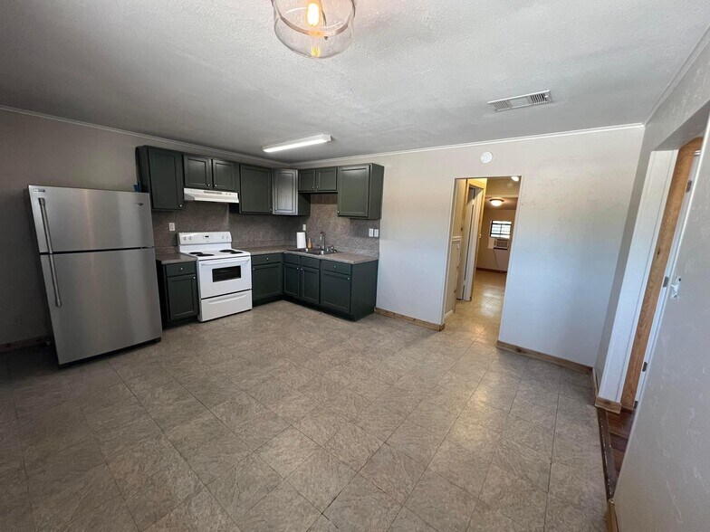 More Photos Of 817 FM 1810, Decatur Trailer Camper Park For Sale