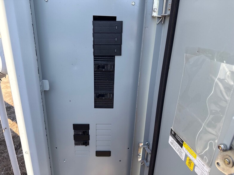 More Photos Of 460 N Franklin St, Sebring Warehouse For Sale