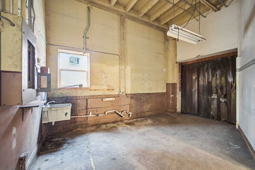 More Photos Of 200 1st Ave E, Newton Office For Sale