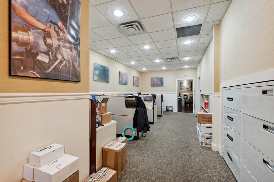 More Photos Of 83 Hampton Pl, Freeport Light Manufacturing For Sale