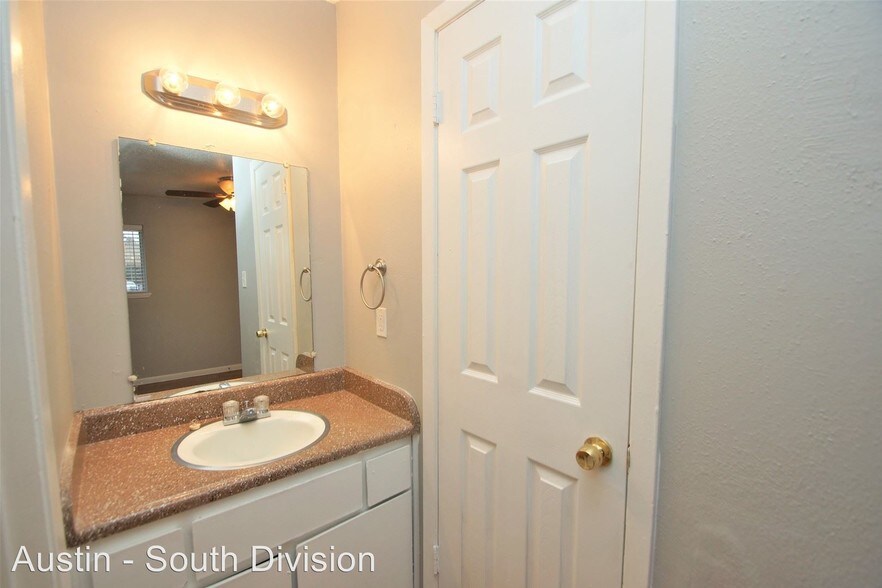 More Photos Of 2604-2606 Ektom Dr, Austin Apartments For Sale