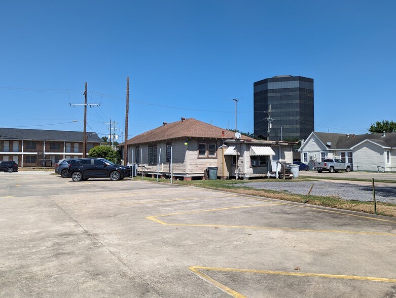 More Photos Of 2671 Broadway, Beaumont Freestanding For Sale