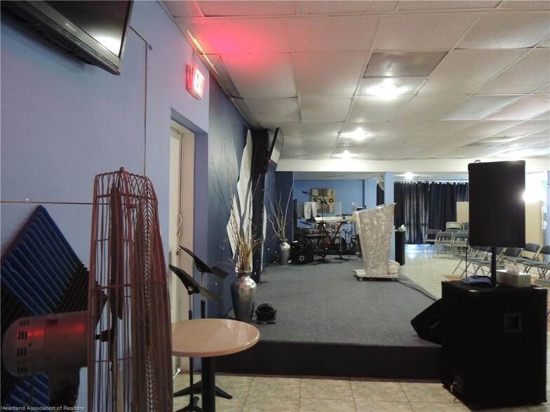 More Photos Of 408 N Ridgewood Dr, Sebring Freestanding For Sale