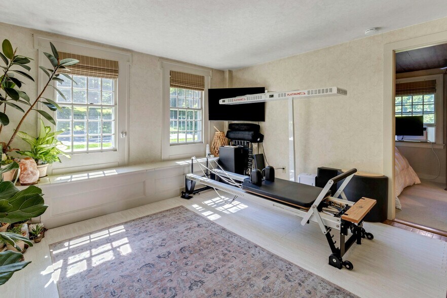 More Photos Of 1038-1056 Main St S, Woodbury Apartments For Sale