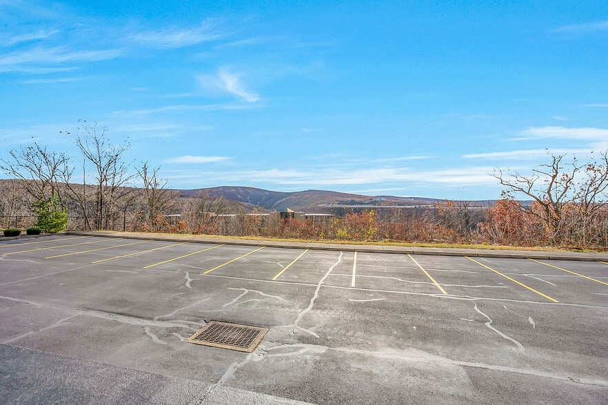 More Photos Of 20 Montage Mountain Rd, Moosic Restaurant For Lease