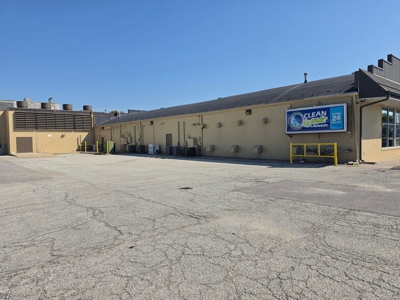 More Photos Of 736 W Main St, Greensburg Supermarket For Sale