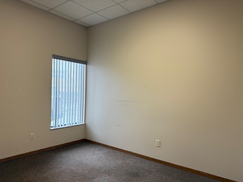 More Photos Of 2300 Freeport Rd, New Kensington Office Residential For Lease