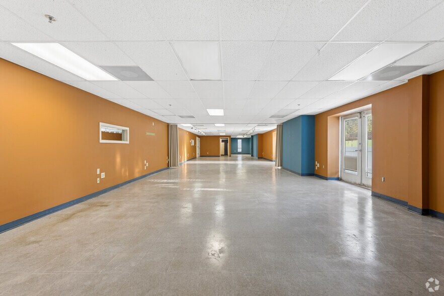More Photos Of 1445 Cleveland Ave, East Point Showroom For Sale