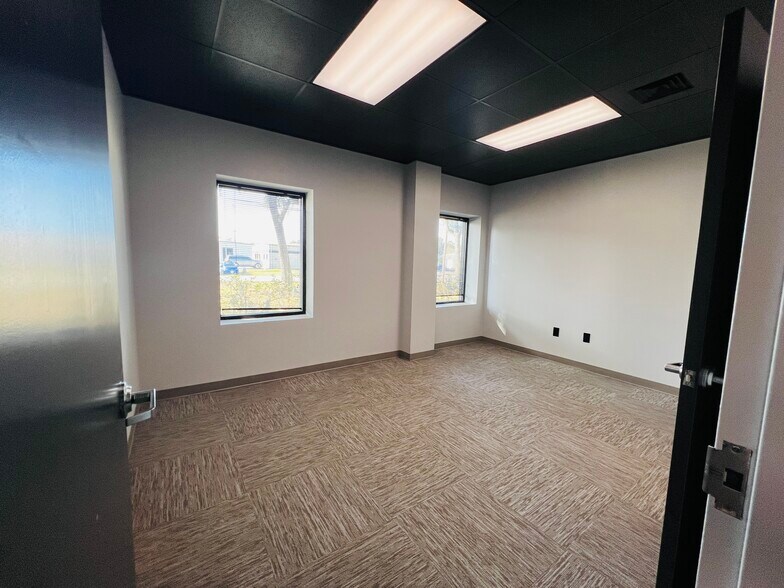 More Photos Of 444 Deanna Ln, Charleston Office For Lease