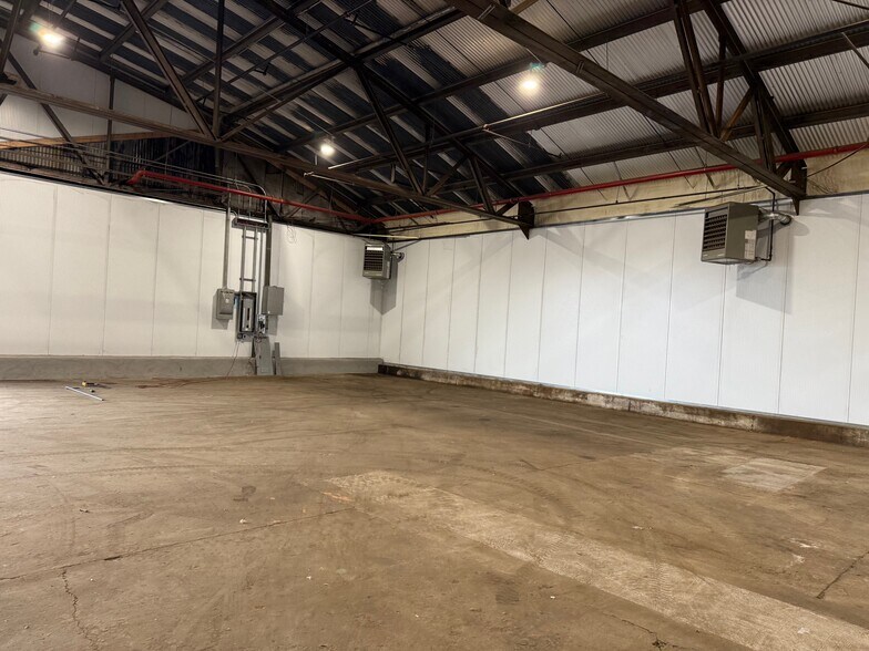 More Photos Of 1301-1339 Metropolitan Ave, Brooklyn Warehouse For Lease