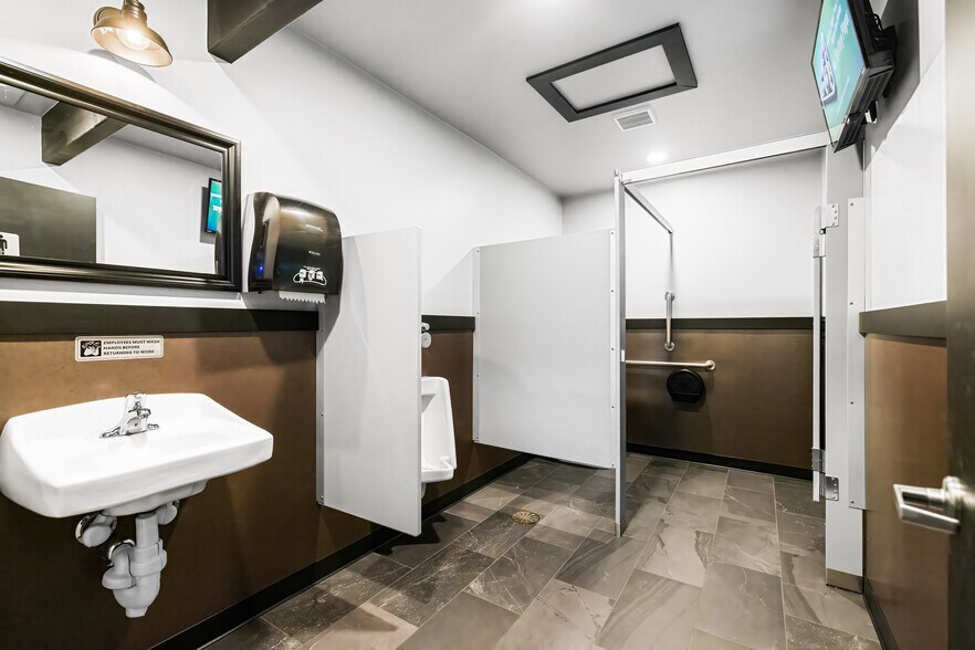 More Photos Of 1126 Smelter Ave NE, Black Eagle Bar For Sale