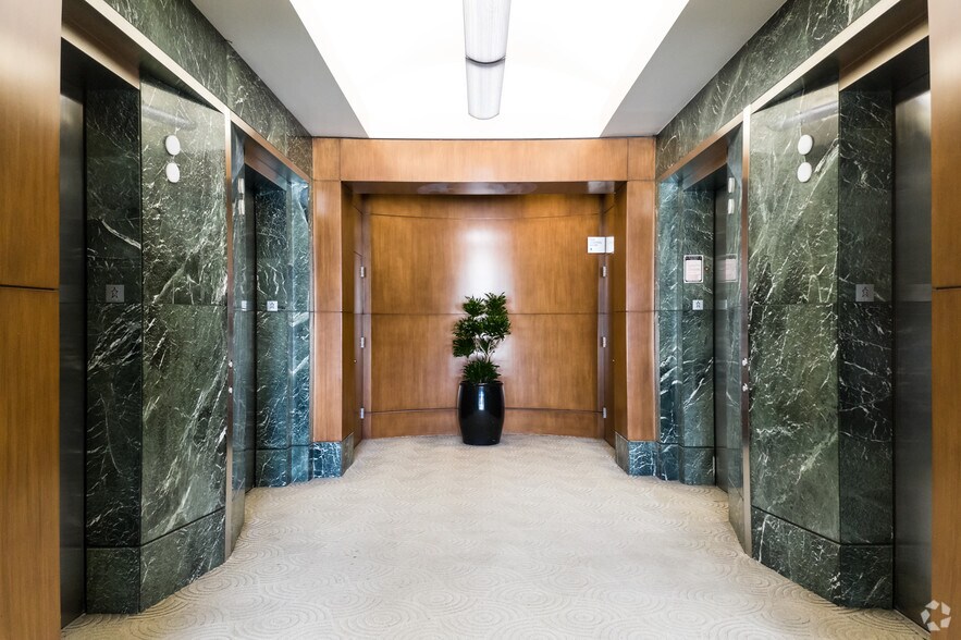 More Photos Of 1990 S Bundy Dr, Los Angeles Office For Lease