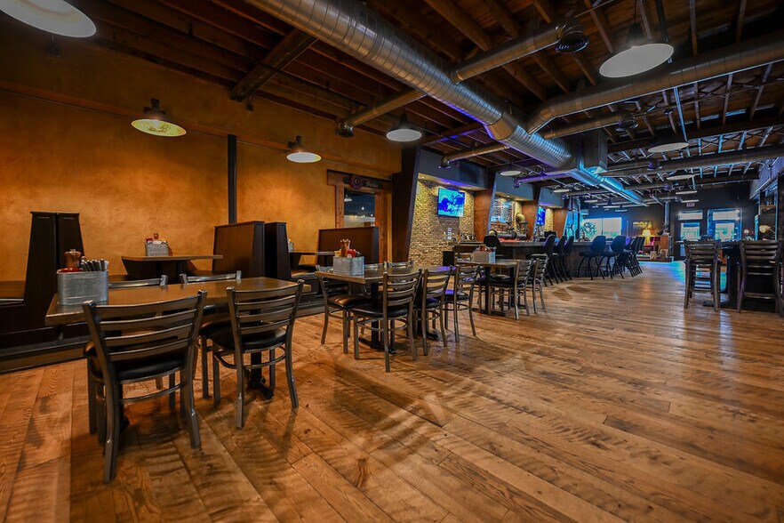 More Photos Of 234 Walnut St, Spooner Restaurant For Sale