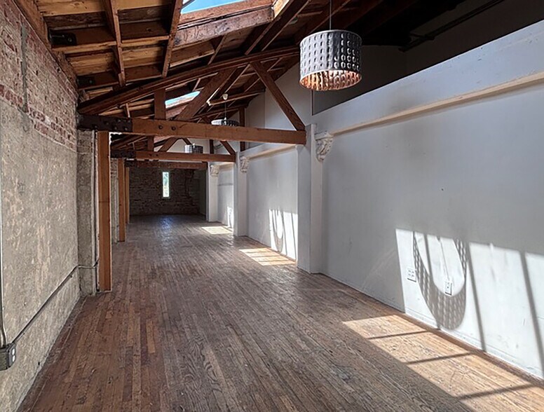 More Photos Of 2523-2525 W Washington Blvd, Los Angeles Storefront Retail Office For Sale