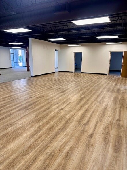 More Photos Of 920 E State Rd, American Fork Showroom For Lease