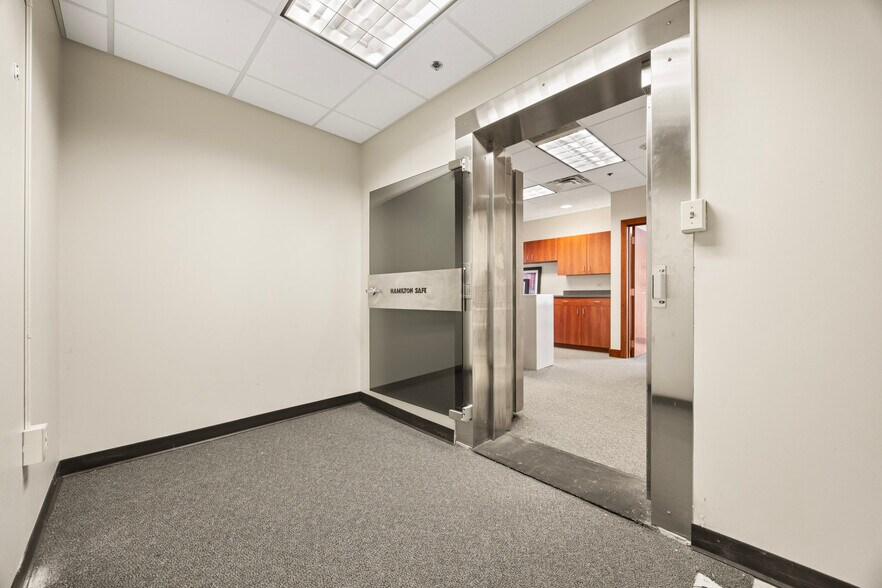 More Photos Of 430 E Mississippi Ave, Elwood Bank For Sale