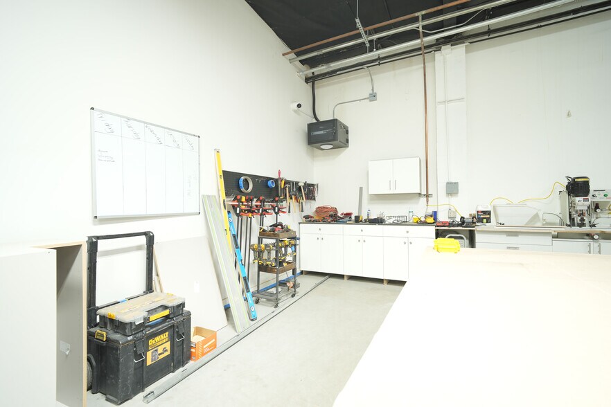 More Photos Of 11921 Sherman Way, North Hollywood Warehouse For Sale