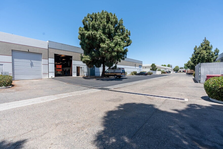 More Photos Of 220 Bernoulli Cir, Oxnard Manufacturing For Lease