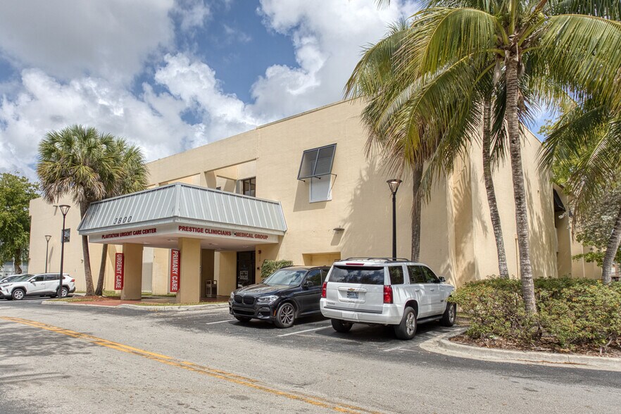 More Photos Of 3800 W Broward Blvd, Fort Lauderdale Office For Sale