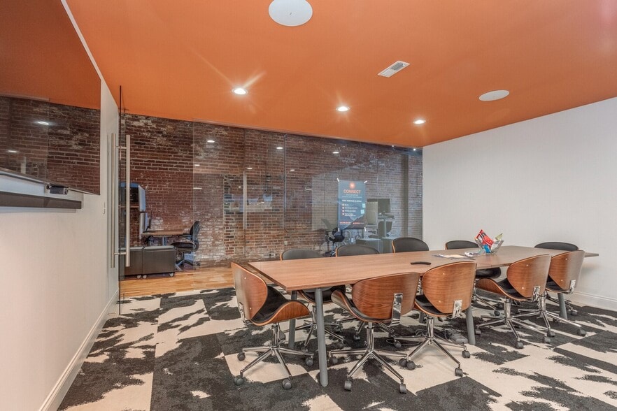 More Photos Of 3026-3036 Locust St, Saint Louis Loft Creative Space For Lease