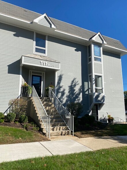 More Photos Of 111 W Chicago Ave, Hinsdale Office For Lease