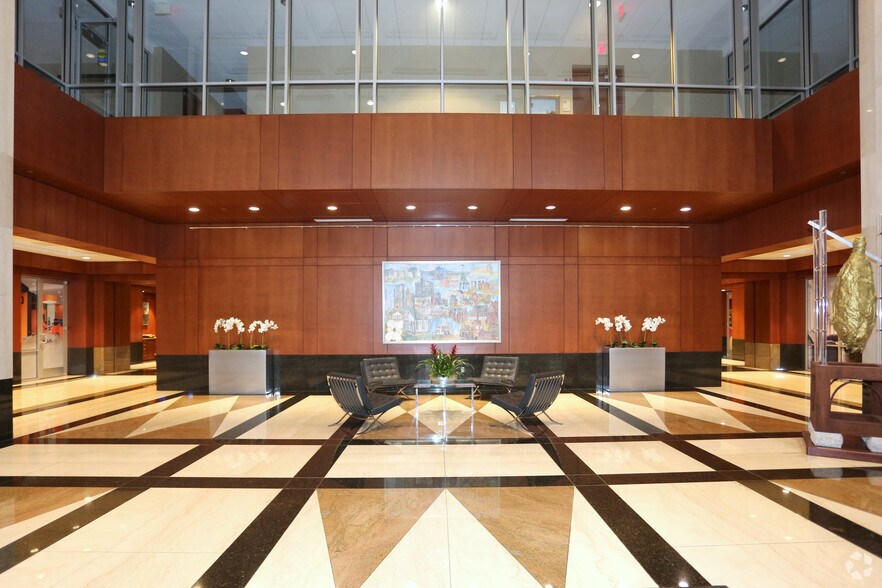 More Photos Of 1 W Fourth St, Winston-Salem Office For Lease