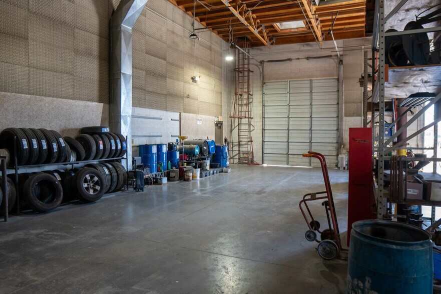 More Photos Of 3750 W Indian School Rd, Phoenix Warehouse For Lease