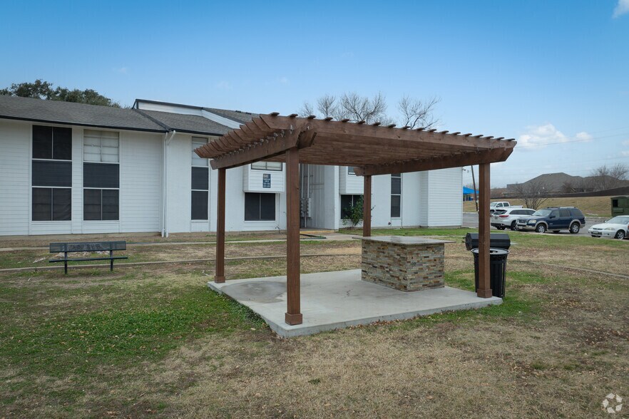 More Photos Of 834 Timberlake Dr, Arlington Apartments For Sale