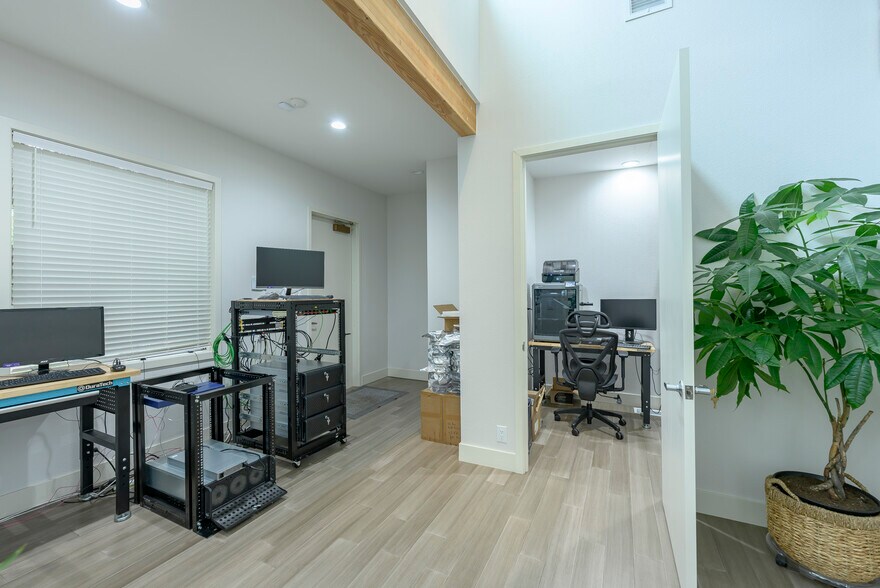 More Photos Of 351 SE Baker St, Mcminnville Medical For Lease