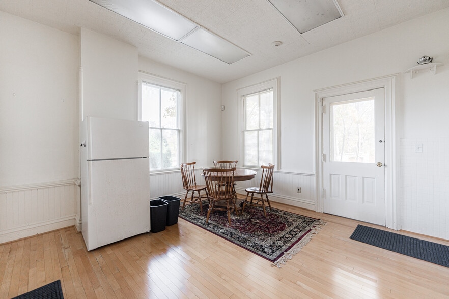 More Photos Of 223 E State St, Geneva Office For Sale