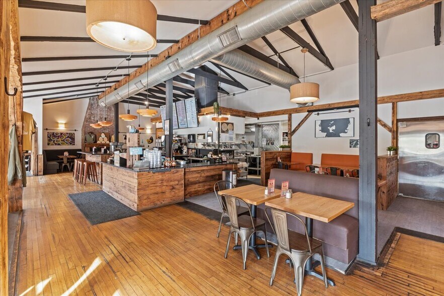 More Photos Of 454 Mountain Rd, Stowe Convenience Store For Sale