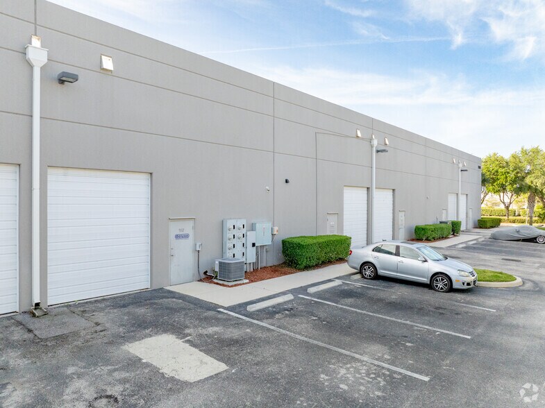 More Photos Of 12821 Commerce Lakes Dr, Fort Myers Industrial For Sale