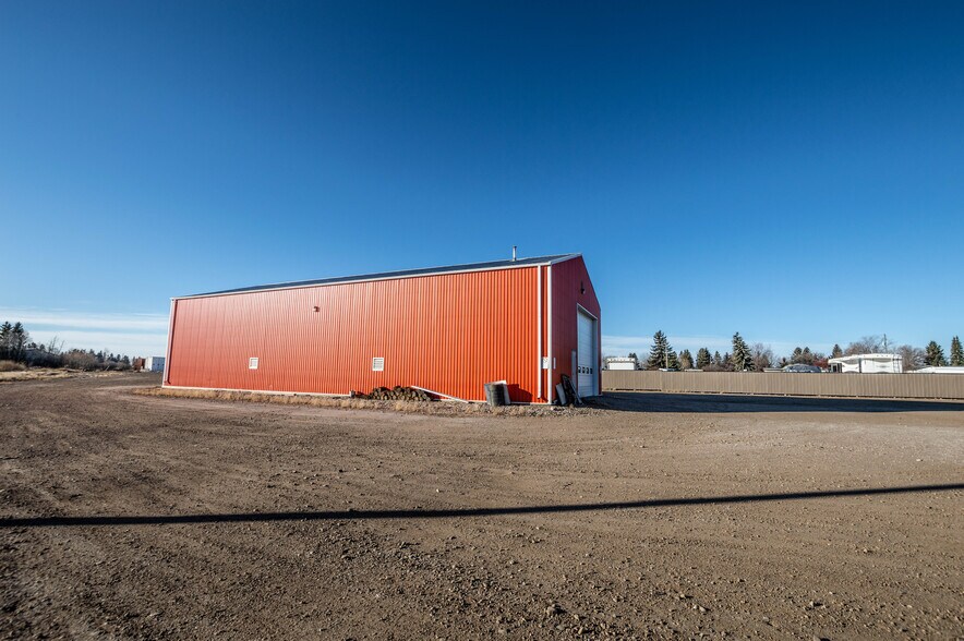 More Photos Of 4204 50 Ave, Stettler Industrial For Sale