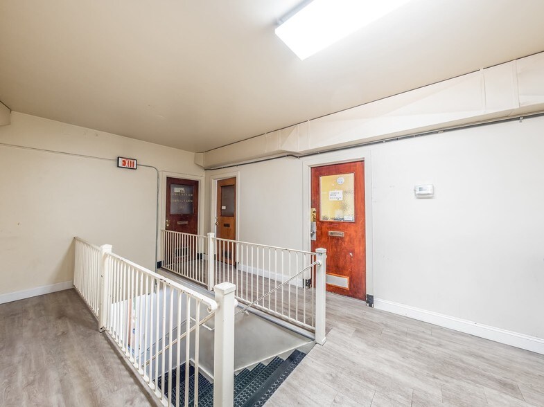 More Photos Of 2420 Wilson Blvd, Arlington Loft Creative Space For Lease