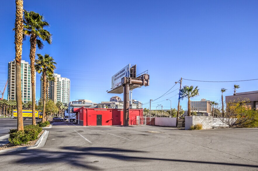 More Photos Of 311 E Flamingo Rd, Las Vegas Freestanding For Sale