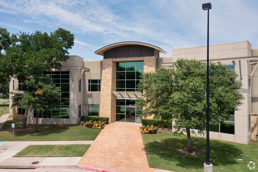 Primary Photo Of 2871 Lake Vista Dr, Lewisville Office For Lease