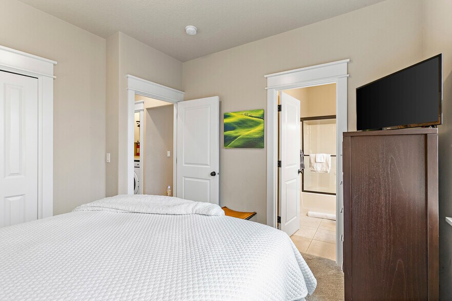 More Photos Of 9414 SE Causey Ave, Happy Valley Apartments For Sale