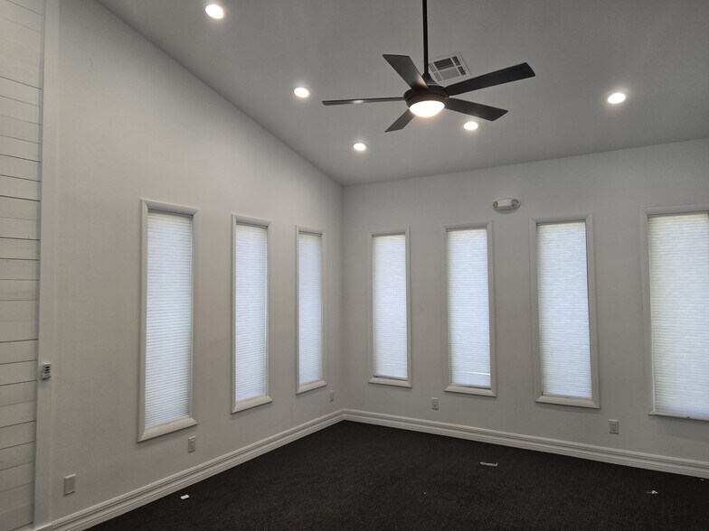 More Photos Of 1201 Hamlet Ave, Clearwater Office For Sale