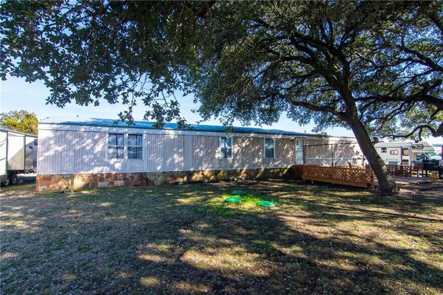 More Photos Of 500 Southland Dr, Burnet Flex For Lease
