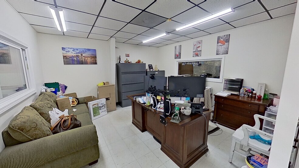 More Photos Of 5521 Blanding Blvd, Jacksonville Warehouse For Sale