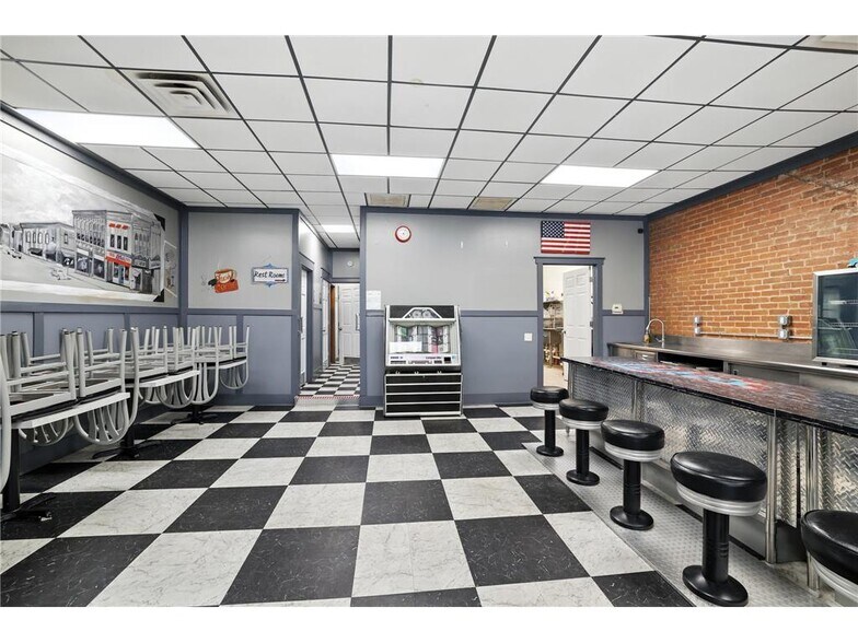 More Photos Of 205 S Main St, Le Sueur Storefront Retail Residential For Sale