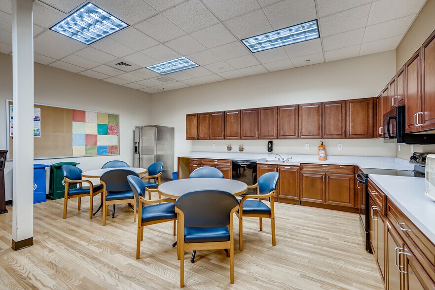 More Photos Of 6446 S Kenton St, Centennial Flex For Lease