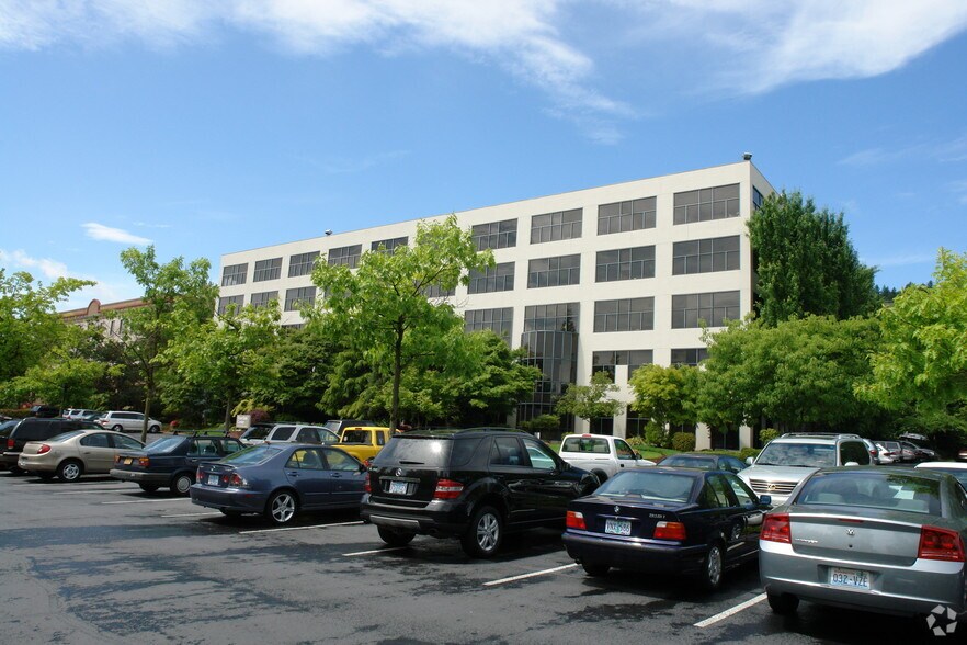 More Photos Of 5100 S Macadam Ave, Portland Office For Sale